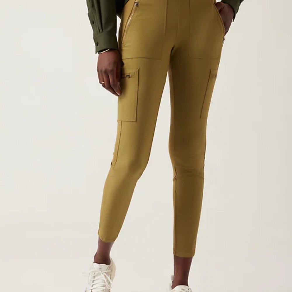 NWT Athleta Headlands Hybrid Cargo II Tight in Tapestry Gold